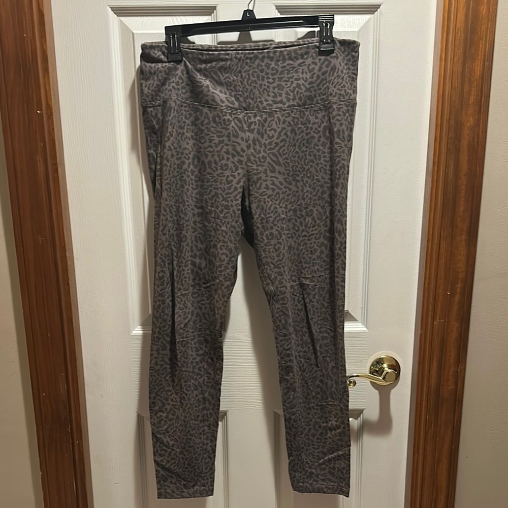 Style & Co. Gray Leopard Print Leggings